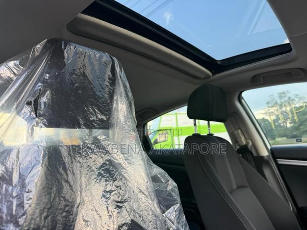 Honda Civic EX Sedan 2018 White · Photo 4