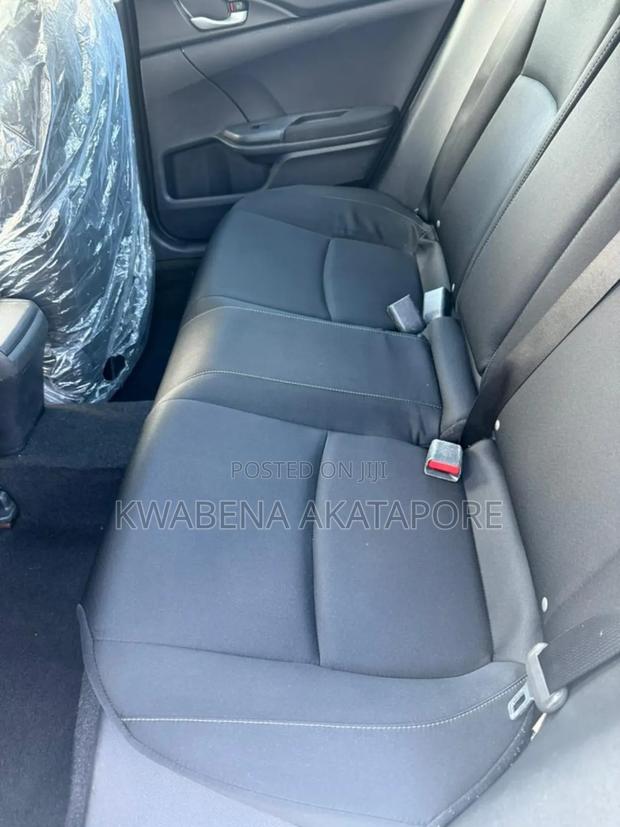 Honda Civic EX Sedan 2018 White · Photo 7