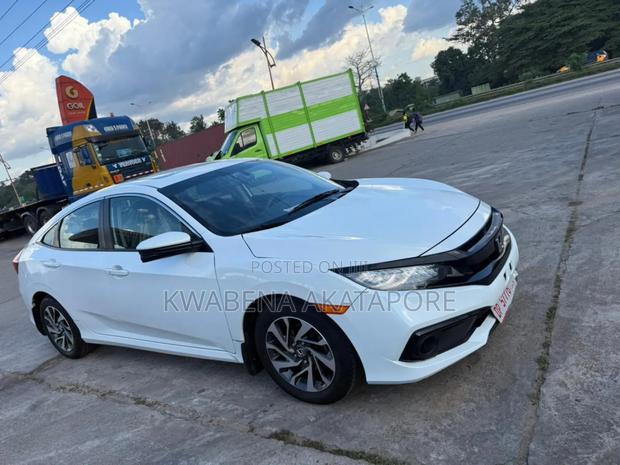 Honda Civic EX Sedan 2018 White · Photo 8