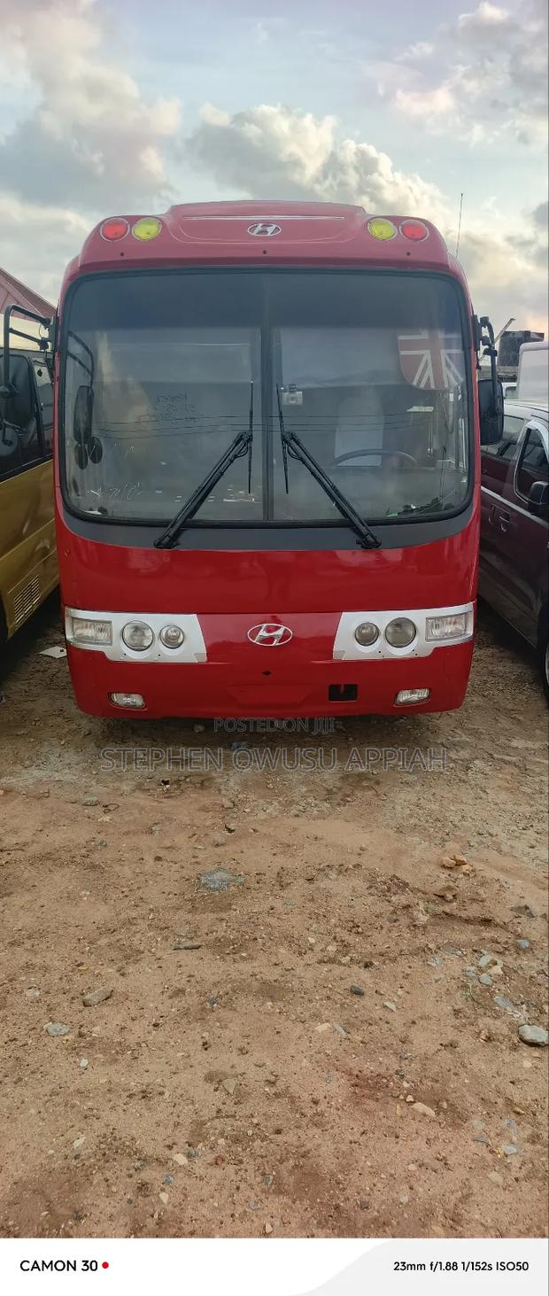 Hyundai Aero Town 2004 Red · Photo 1