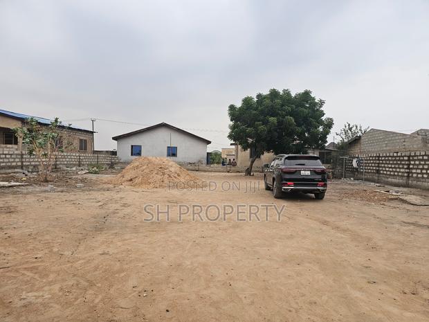 Half Plot of Land for Sale in Santoe, After East Legon Hills Gate. · Photo 8