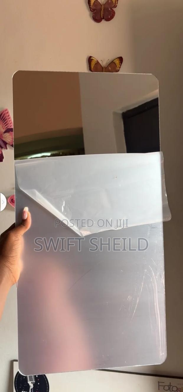 60cm.X 40 Cm Rectangular Acrylic Mirror · Photo 1