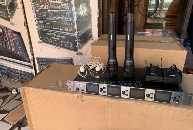 Shure Mx-7070 Dual Wireless Lapel Microphone · Photo 1