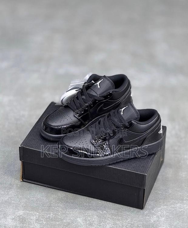 Jordan Air Jordan 1 Low "Triple Black" · Photo 1