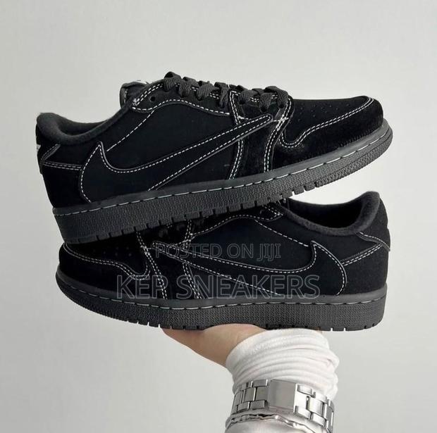 Travis Scott X Air Jordan 1 Low Og Sp "Black Phantom" · Photo 1
