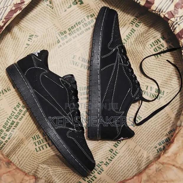 Travis Scott X Air Jordan 1 Low Og Sp "Black Phantom" · Photo 3