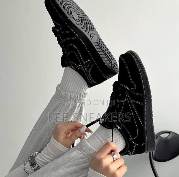 Travis Scott X Air Jordan 1 Low Og Sp "Black Phantom" · Photo 2