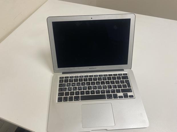 Laptop Apple MacBook Air 2011 4GB Intel Core I5 SSD 128GB · Photo 2