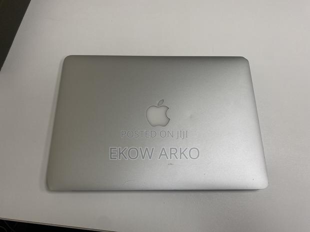 Laptop Apple MacBook Air 2011 4GB Intel Core I5 SSD 128GB · Photo 4
