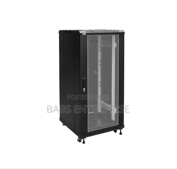Eldo Pro 42u 800×800×2000 Standing Cabinet · Photo 1