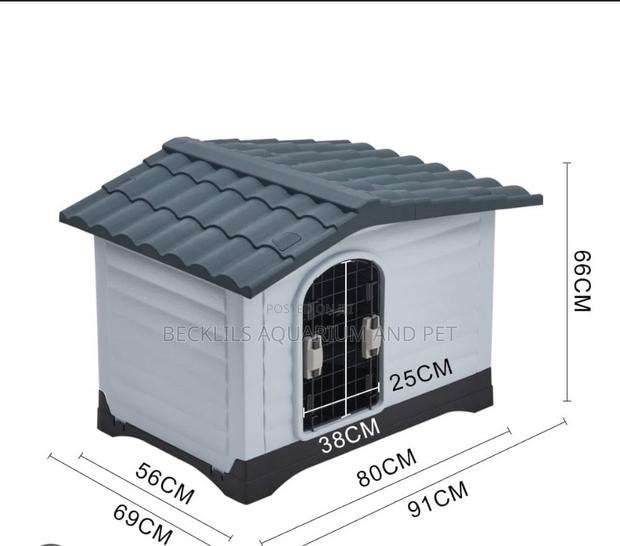 Indoor Plastic Dog House · Photo 2