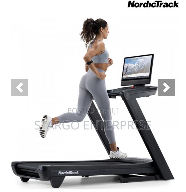 Nordic-Track 2450 Treadmill Commercial · Photo 5