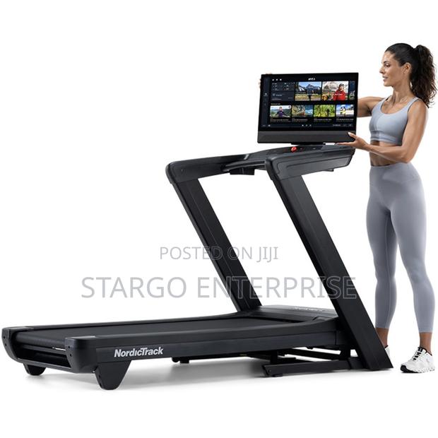 Nordic-Track 2450 Treadmill Commercial · Photo 8