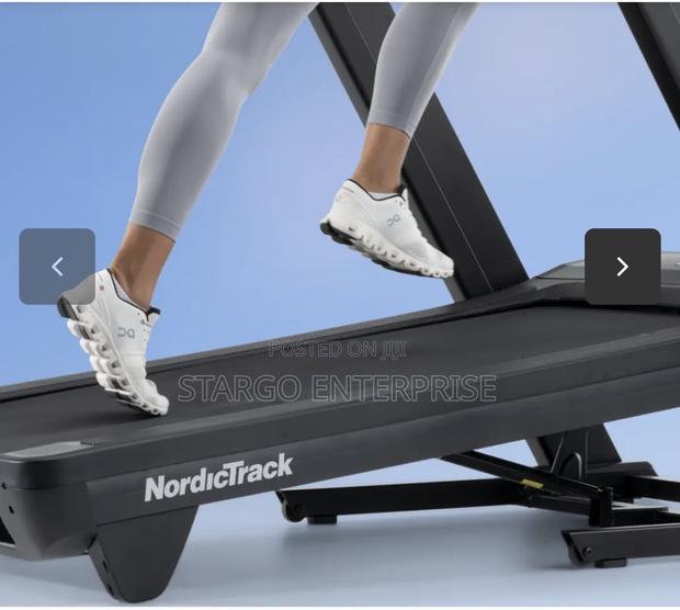 Nordic-Track 2450 Treadmill Commercial · Photo 7