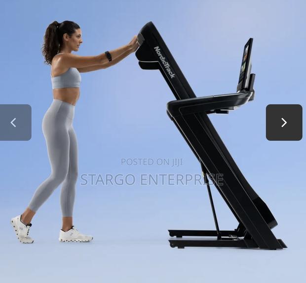 Nordic-Track 2450 Treadmill Commercial · Photo 6