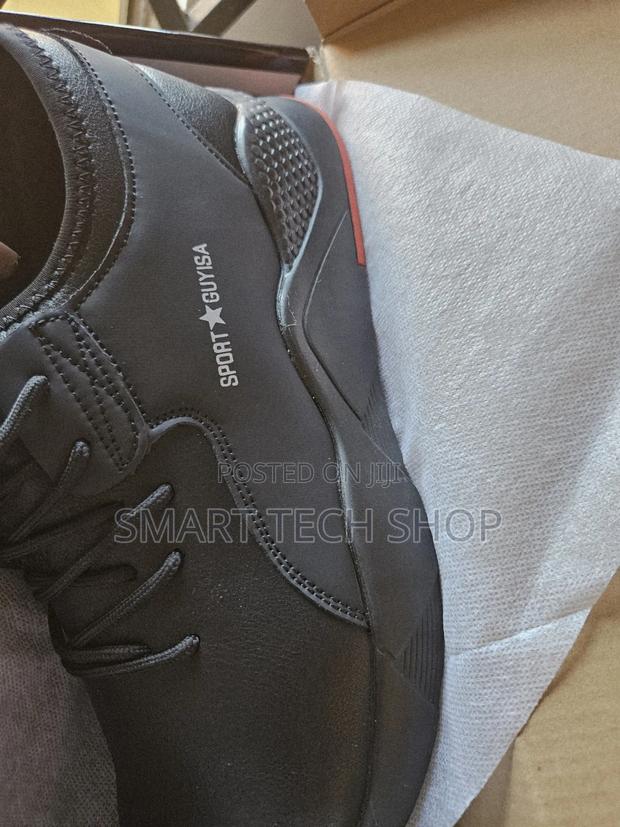 Men's Casual Lightweight Breathable With Anti Impact Steel Toe · Photo 8