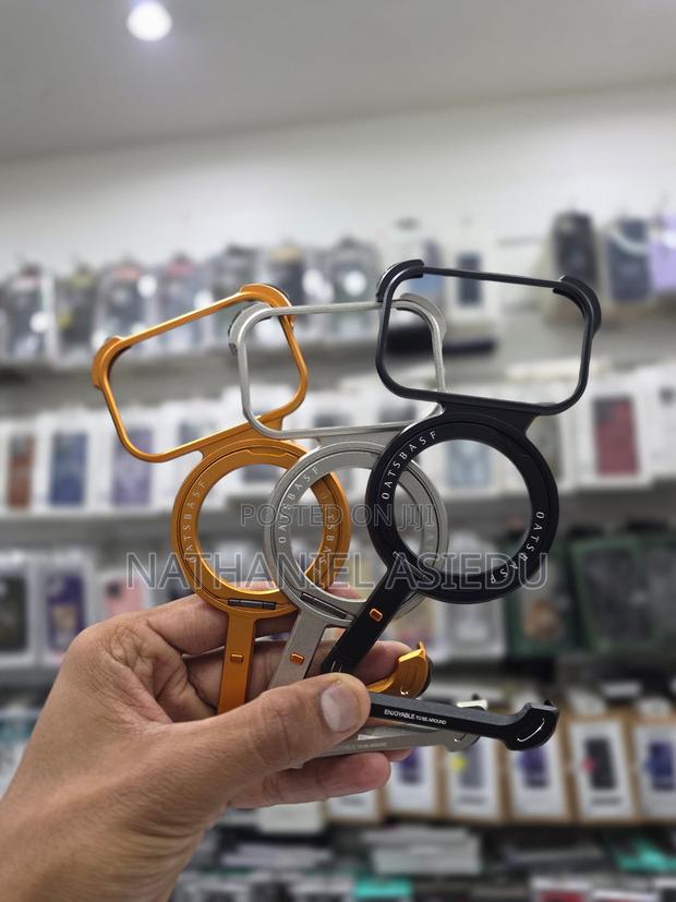 Sleek Z-Shaped Metal Case With Ring Stand for iPhone 17 Pro Max · Photo 2