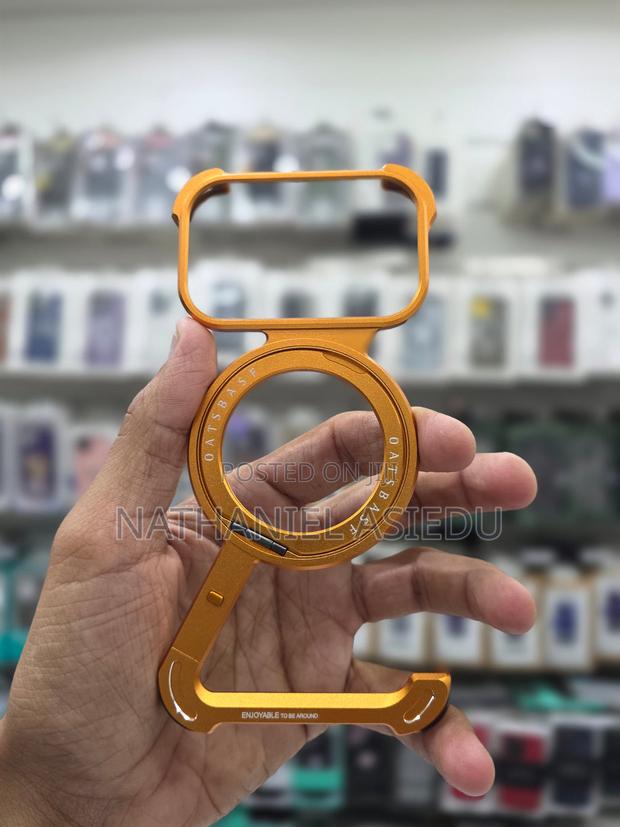 Sleek Z-Shaped Metal Case With Ring Stand for iPhone 17 Pro Max · Photo 1