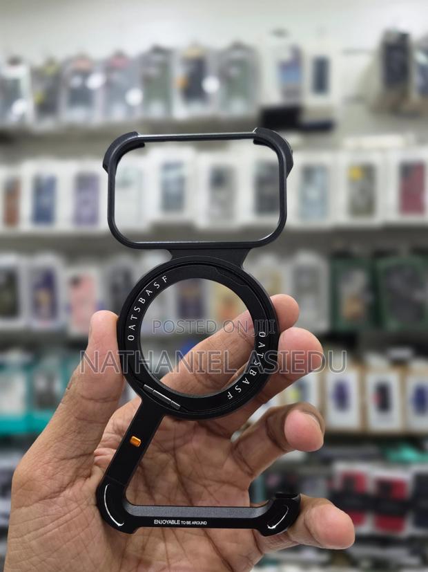 Sleek Z-Shaped Metal Case With Ring Stand for iPhone 17 Pro Max · Photo 4