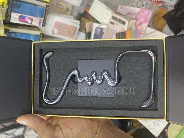 Snake Design Metal Bumper Case for 14 Pro Max · Photo 1
