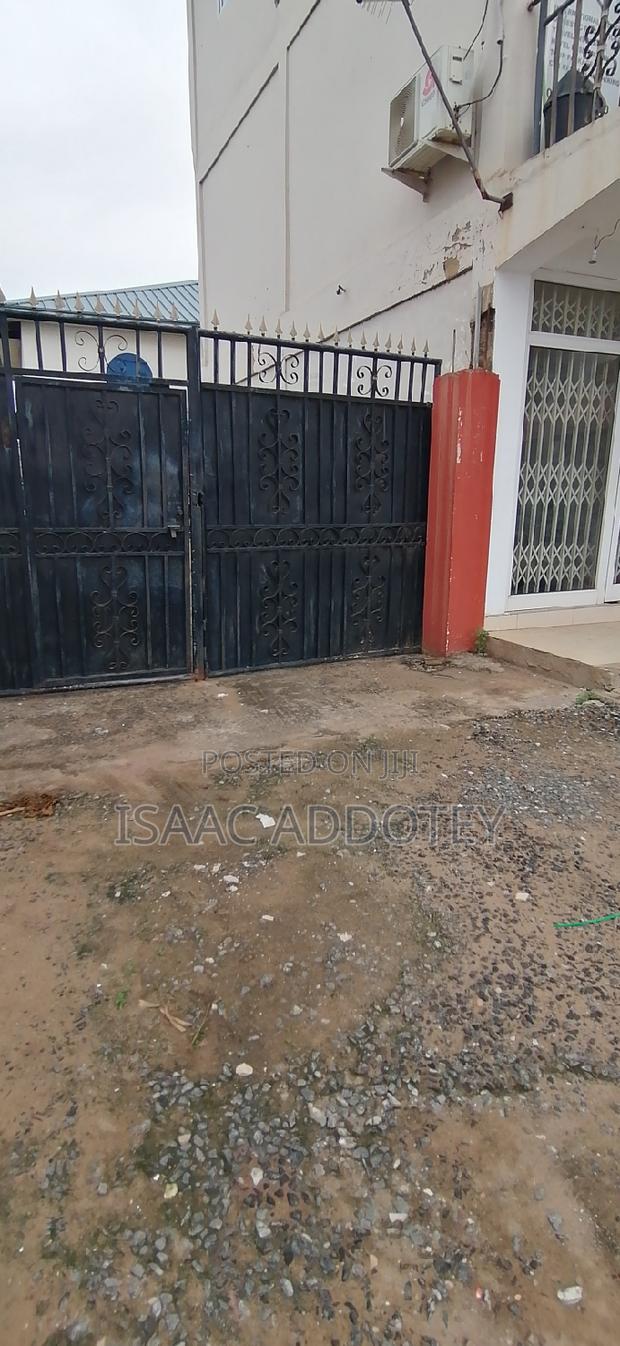 3bdrm Apartment in Spintex Texpo Market for rent · Photo 5