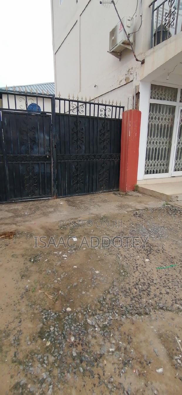 3bdrm Apartment in Spintex Texpo Market for rent · Photo 6