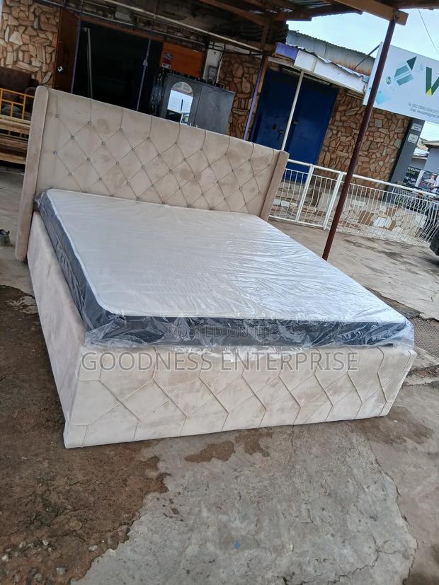 Queens Bed With Mattress · Photo 1