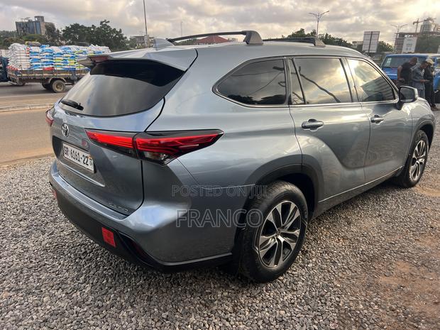 Toyota Highlander XLE 2022 Blue · Photo 6