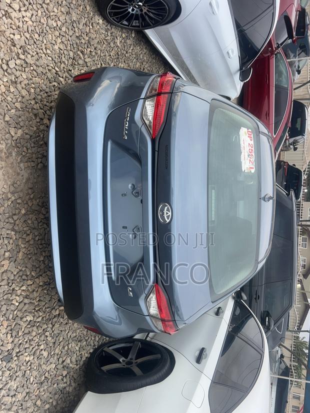 Toyota Corolla LE 2021 Blue · Photo 6