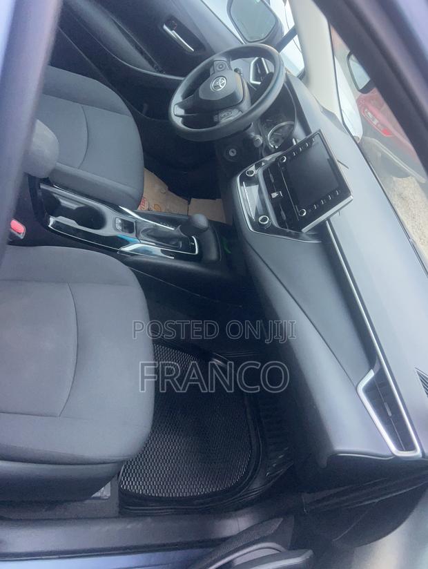 Toyota Corolla LE 2021 Blue · Photo 2
