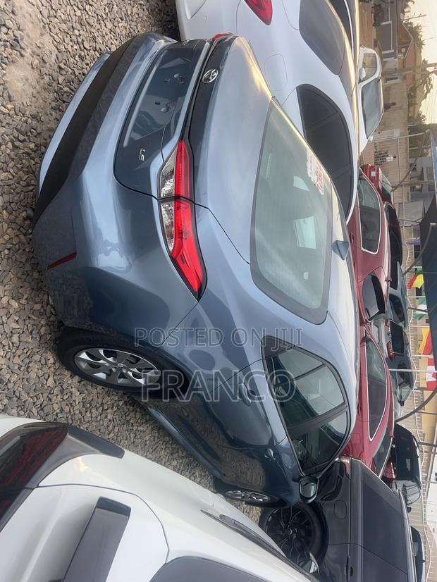 Toyota Corolla LE 2021 Blue · Photo 7