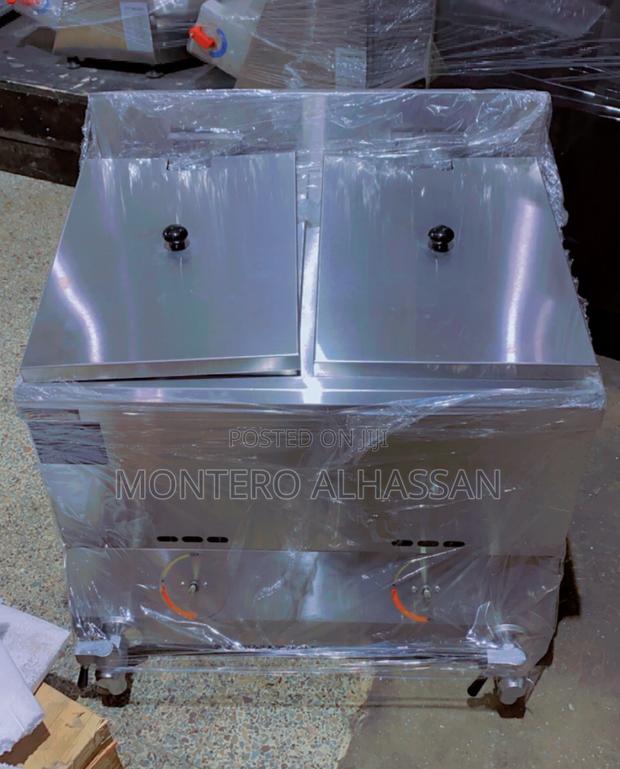 Gas Deep Fryer 2 Compartment 40liters Max Cap. · Photo 3