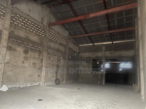 1000 SQM Warehouse at Circle · Photo 2