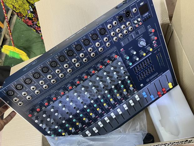 Smx12 Mixing Console · Photo 1