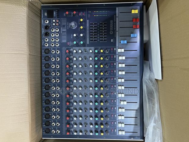 Smx12 Mixing Console · Photo 2