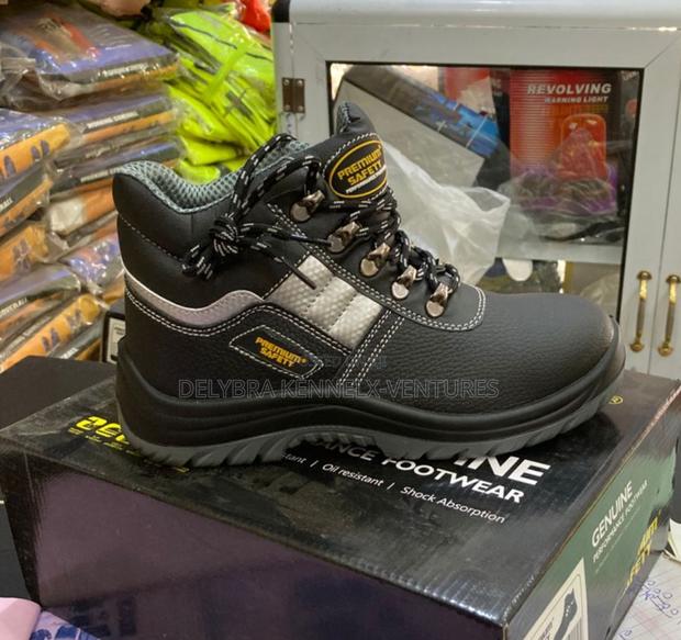 Safety Boot · Photo 1