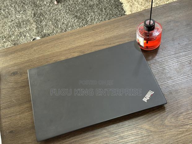 New Laptop Lenovo Thinkpad T490s 8GB Intel Core I5 SSD 256GB · Photo 3
