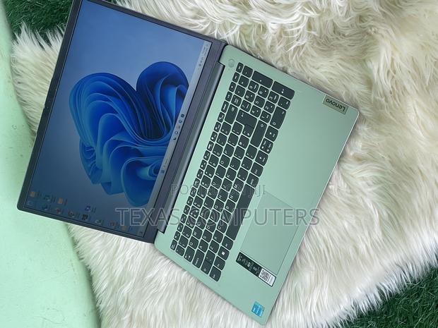 Laptop Samsung NP300E4V 16GB Intel Core I7 SSD 1T · Photo 3