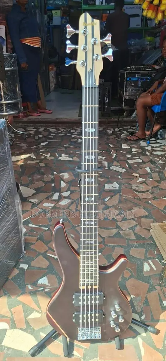 Ibanez Bass Guitar · Photo 1