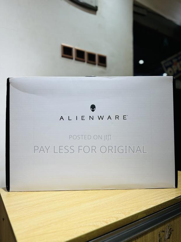 New Laptop Dell Allienware M18 R1 32GB Intel Core i9 SSD 1T · Photo 5