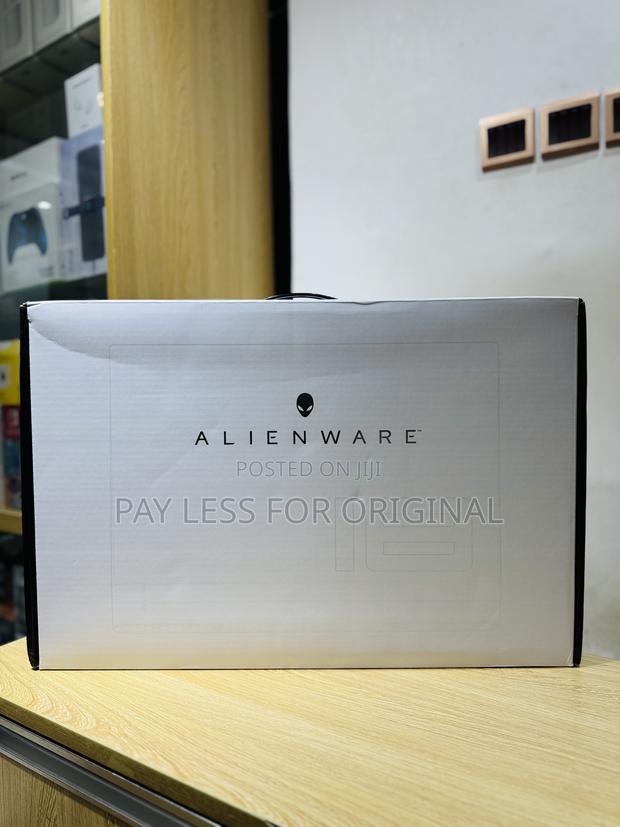 New Laptop Dell Allienware M18 R1 32GB Intel Core i9 SSD 1T · Photo 6