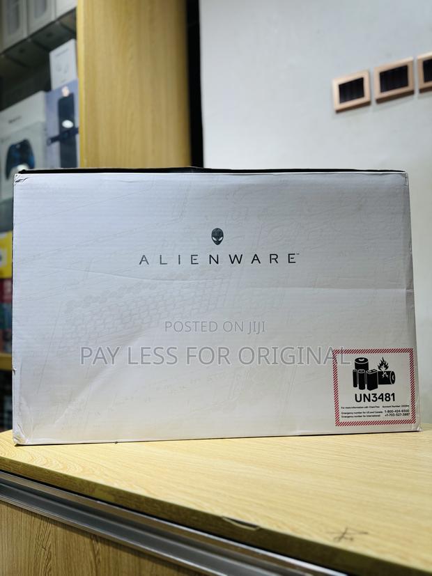 New Laptop Dell Allienware M18 R1 32GB Intel Core i9 SSD 1T · Photo 8