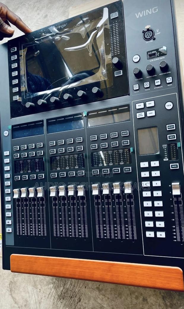 Behringer Wing Compact Digital Mixer · Photo 1