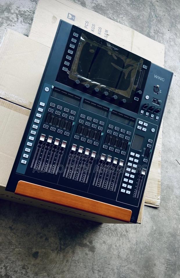 Behringer Wing Compact Digital Mixer · Photo 2