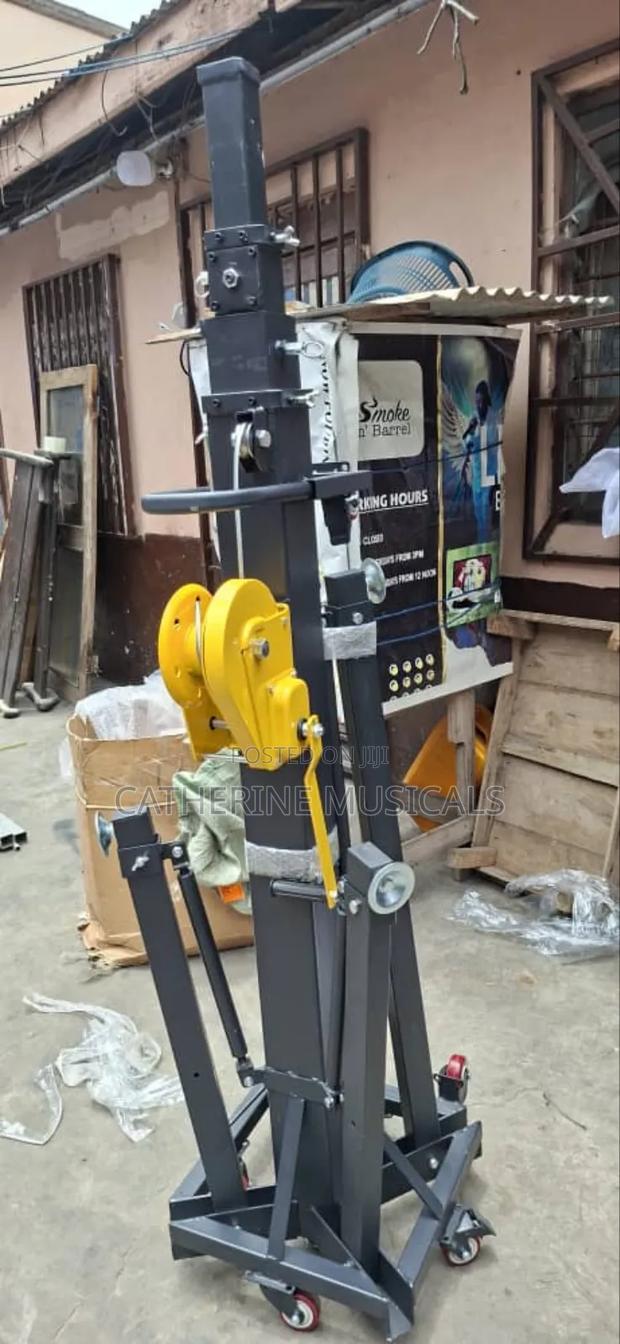 Line Array Stand · Photo 1