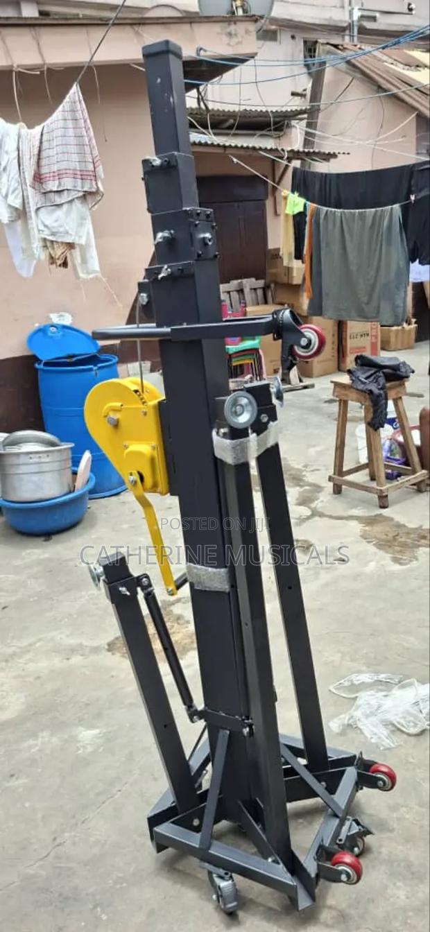 Line Array Stand · Photo 3
