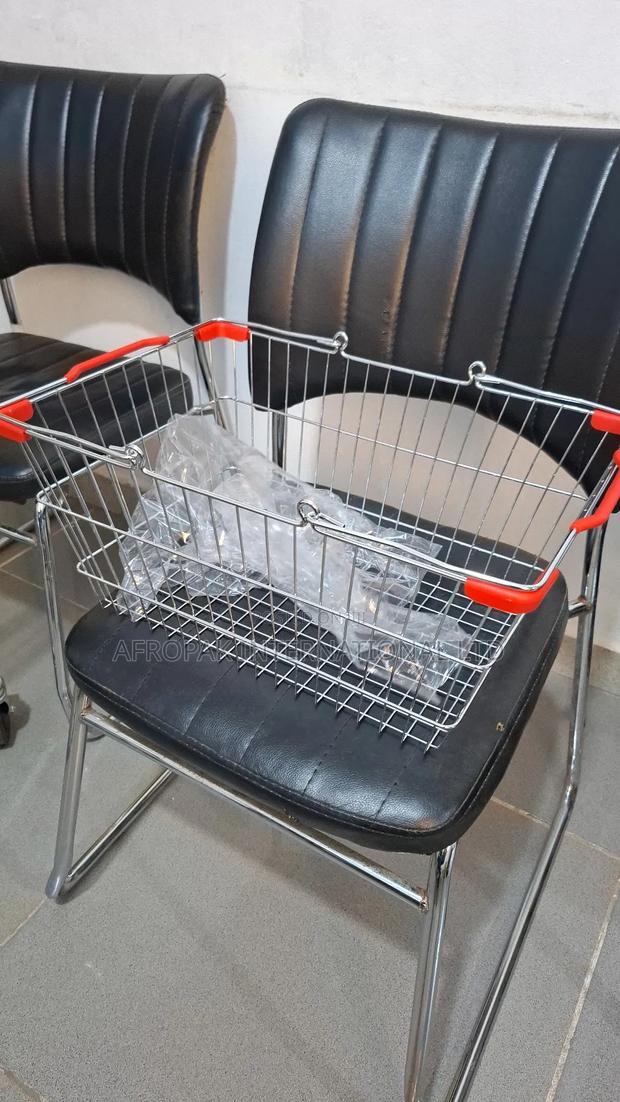 Metal Basket For Supermarkets, Retail Shops And Pharmacies · Photo 3