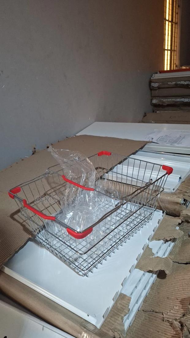 Metal Basket For Supermarkets, Retail Shops And Pharmacies · Photo 4