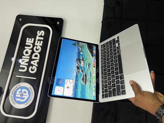 Laptop Apple MacBook Pro 2022 M2 8GB Intel Core M2 SSD 256GB · Photo 1
