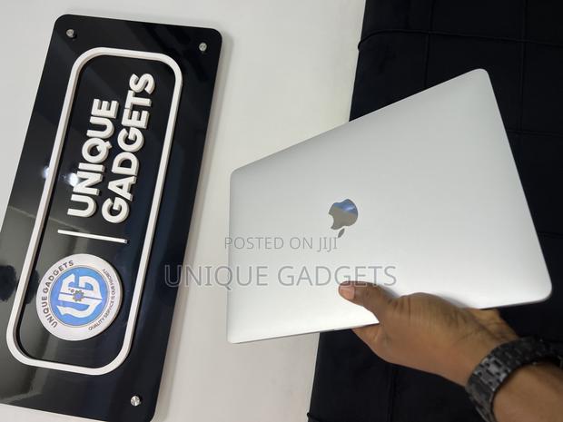 Laptop Apple MacBook Pro 2022 M2 8GB Intel Core M2 SSD 256GB · Photo 3